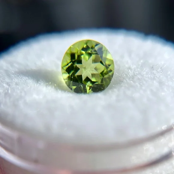 💚 1.33 CT Natural PERIDOT Vivid Green Eye-Clean Round Cut Gemstone - Picture 1 of 2